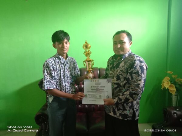 Ketua OSIS SMAN 8 Tambun Selatan Juara 3 Lomba Photography Tingkat Nasional