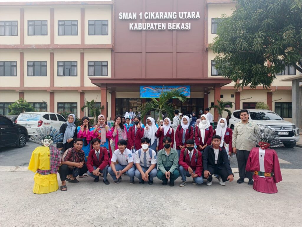 Siswi SMAN 8 TAMSEL JUARA 1 dalam mata Lomba Cipta Cerita Pendek, FLS3N JENJANG SMA TINGKAT KABUPATEN BEKASI 1.3